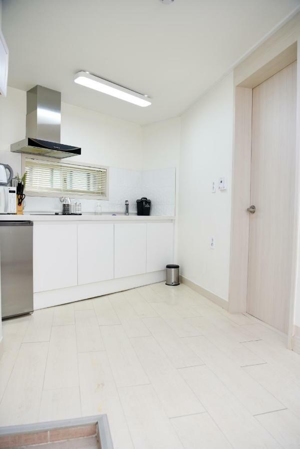 Jw Stay In Hongdae Сеул Екстер'єр фото